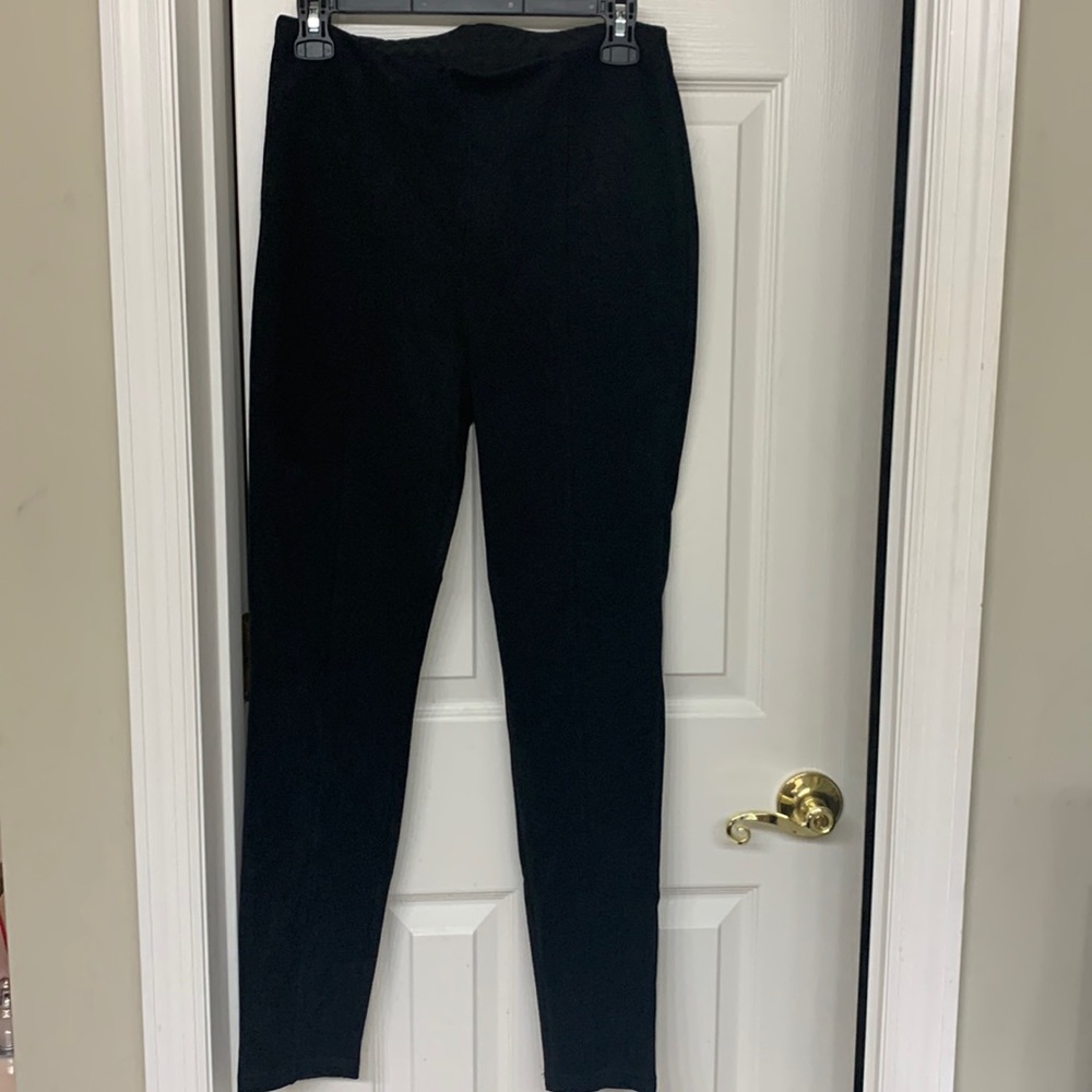 Simply Vera Vera Wang Faux Suede Skimmer pant. Size M